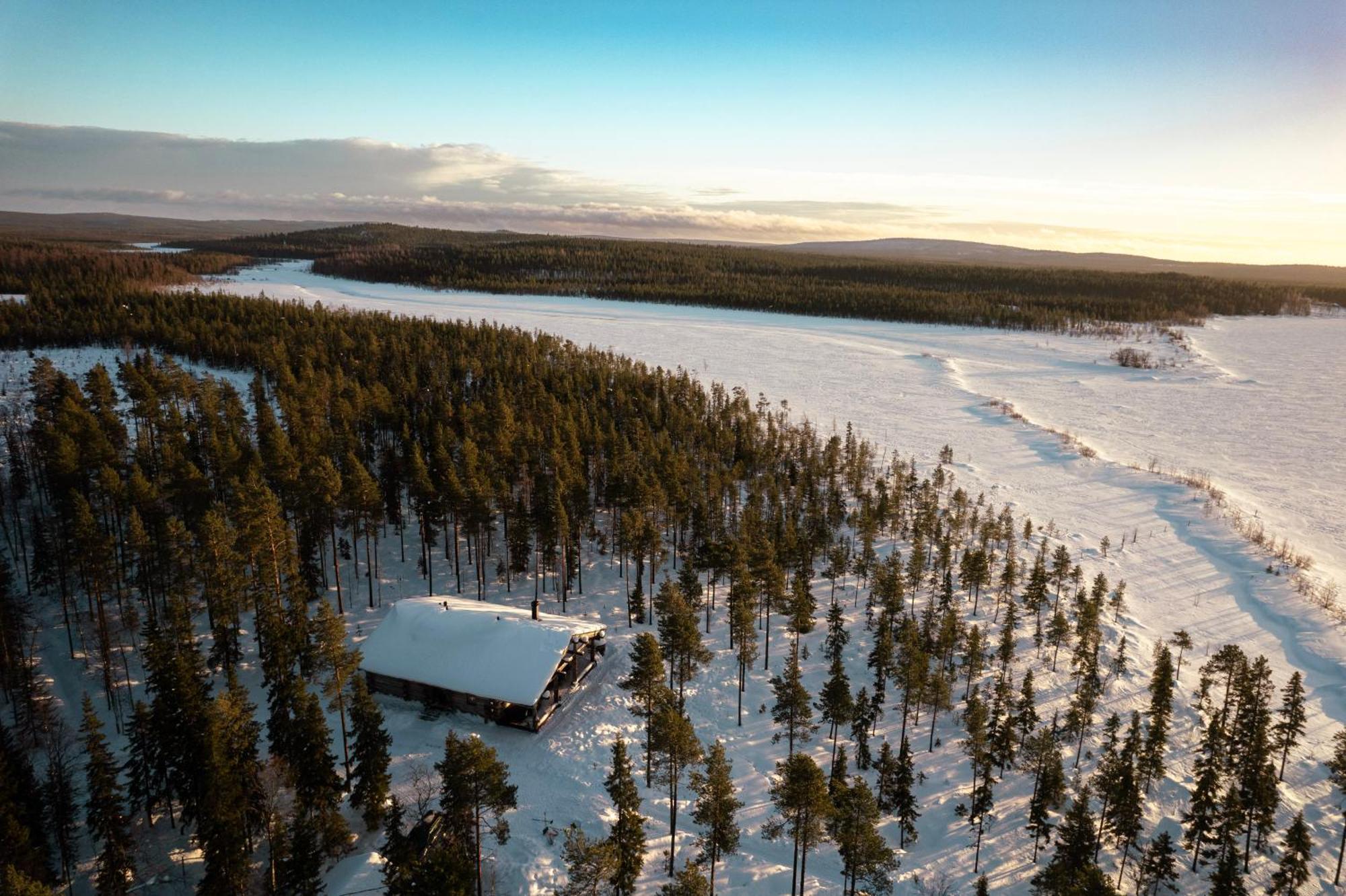 Napapiirin Jaervilomat Hotel Luukonniemi Bagian luar foto